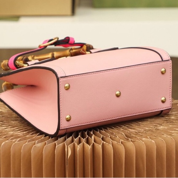 Fashion Bag! ~ Just Purchased/Never Carried ~ Comes w/ Shoulder Strap & Duster💗 - Picture 3 of 6